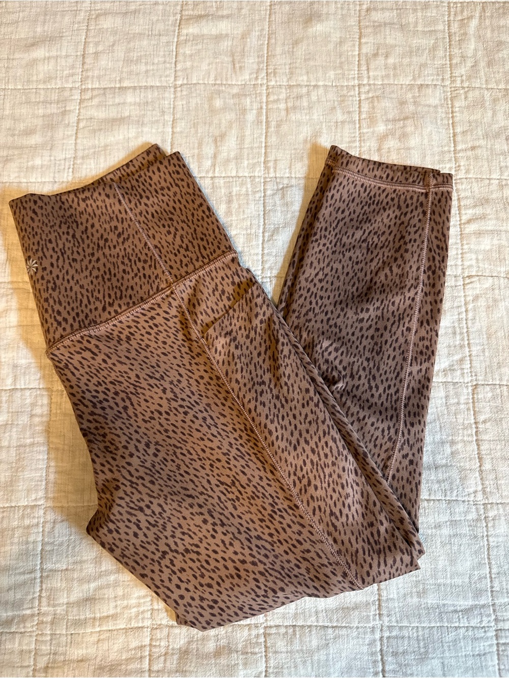 Athleta Salutation Stash Leopard Print 7/8 Leggings M
